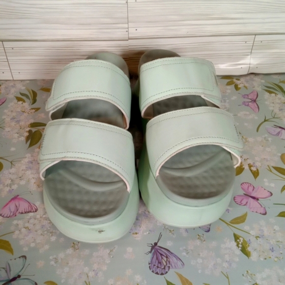 Hey Dude Delray Slide Sandals Hook N Loop Womens 11 - Picture 2 of 9